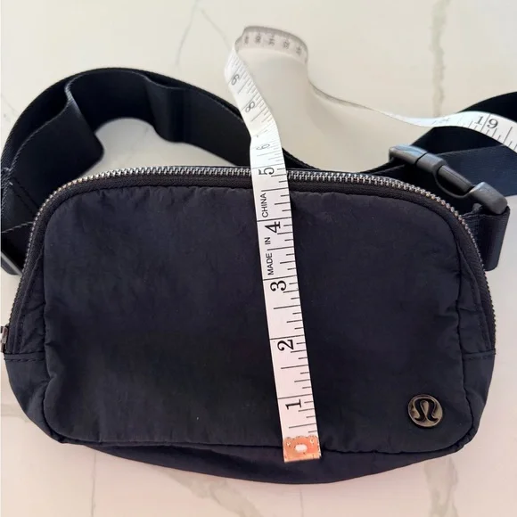Lululemon Crossbody Bag & Card Case - Picture 7 of 16